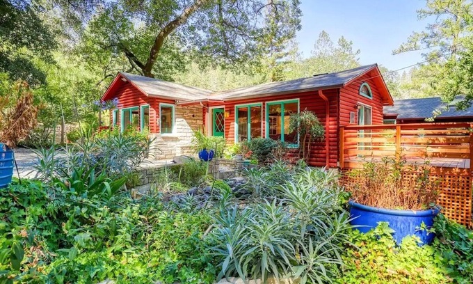 Santa Rosa Cottage | Serene Calistoga Cottage w/Pool & Hot tub in 9 acres of Woodland