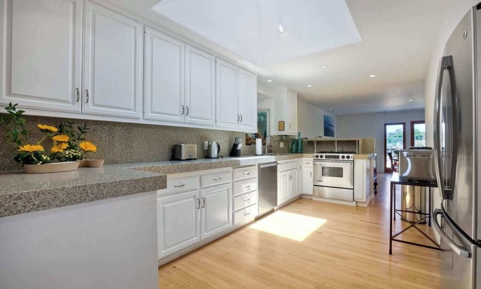 Leucadia House | Serene Coastal Home Sleeps 8 1 Mile From Beach!