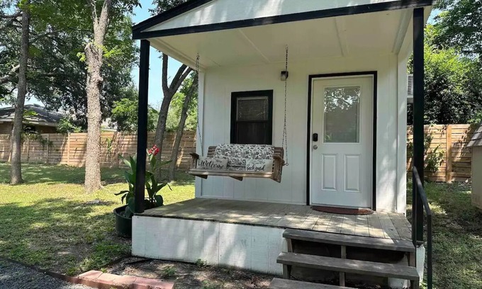 Elgin Apartment | Serene Guesthouse - Weekly Discounts