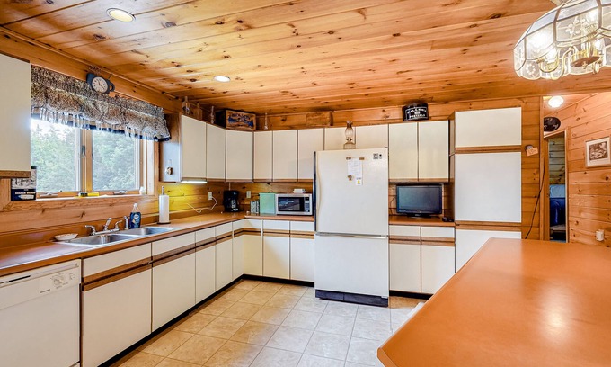 Northeast Somerset House | Serene Home Near Moosehead Lake w/Large Deck, Pool Table, Firepit & WiFi