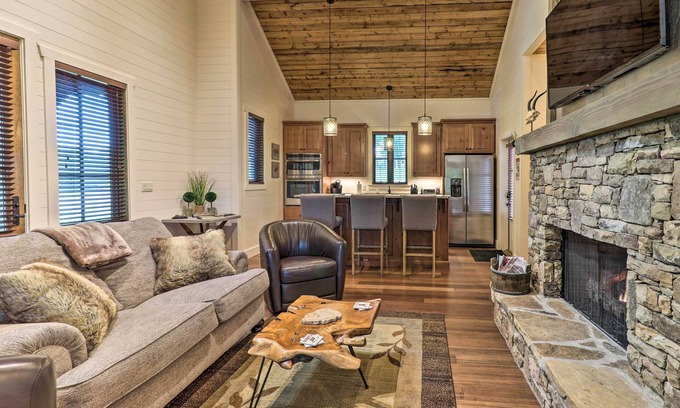 Glenville House | Serene Mountain Retreat! Rural Glenville Craftsman