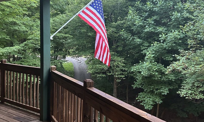 Ripley Apartment | Serene one bedroom tree top lodge along the wine trail.