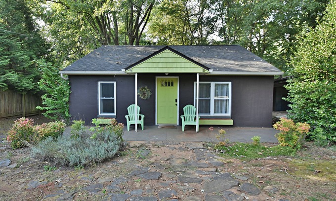 Knoxville House | Serene Retreat: 2BR House w/Wooded View & BBQ grill, Pets OK!