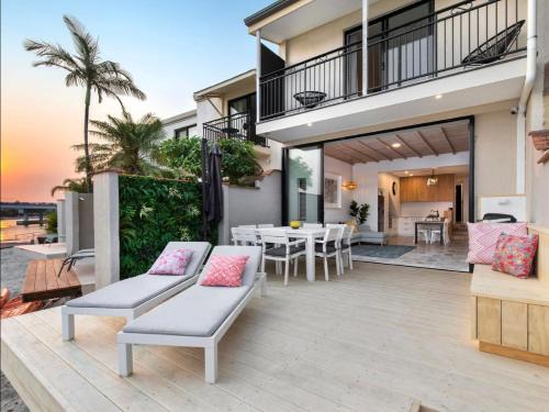 Noosa Heads Apartment | Serene Riverside Escape, Noosa Heads