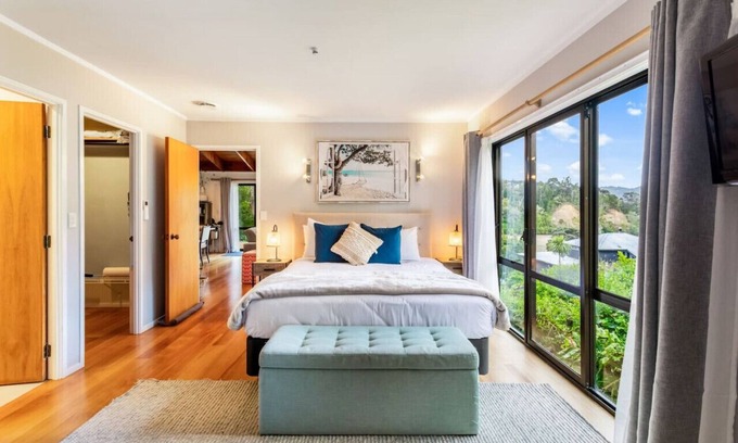 Auckland Region House | Serene Shoreline with Seaview and Kayak