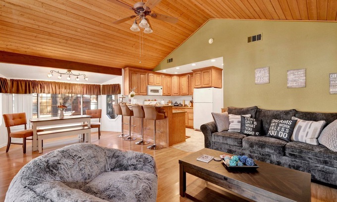 Big Bear Cabin | Serene Splendor Retreat in Big Bear | Ultra-Modern Chalet w/Hot Tub