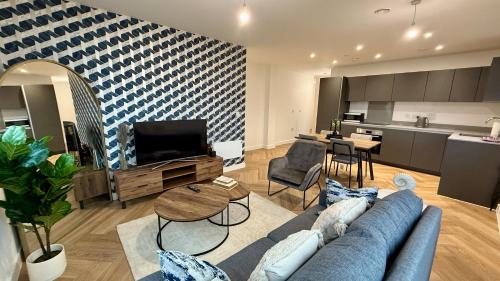 The Westside Apartment | Serene- Stunning Two Bedroom 2 washroom, Spacious, dual aspect lounge, Jwellery Quarter, Birmingham City Centre