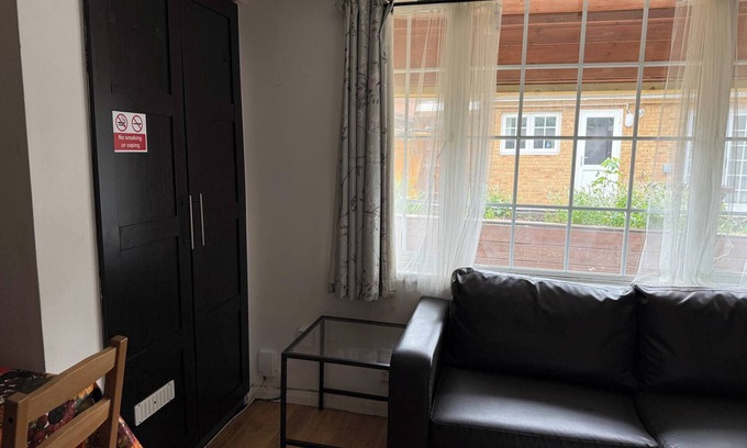 Brunel Apartment | Serene Uxbridge Retreat with Central Heating & Free Parking