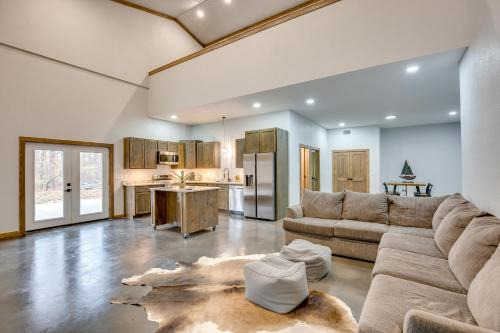 Yantis House | Serene Yantis Getaway - 1 Mi to Lake Fork!