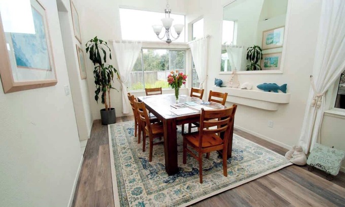 Westside Santa Cruz House | Serenity at Natural Bridges - 5 min Walk to Beach