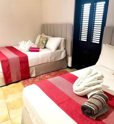 Harrismith House | Serenity by the Sea: Ocean Front Villa with Pool