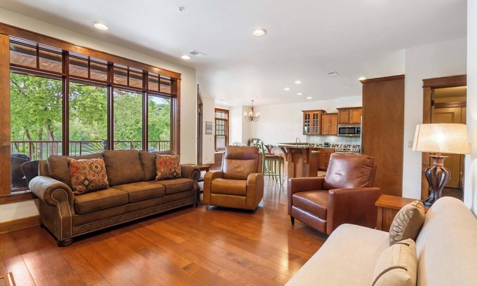 Branson Condo | Serenity Escape by the Lake - Condo for 6 with Resort-style Amenities