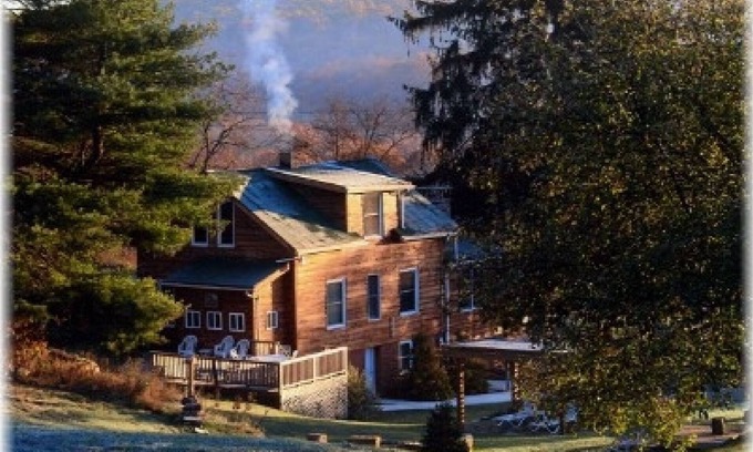 Rockwood House | Serenity Falls Charming home w/stone wood fireplace. Close to 7 Springs Resort