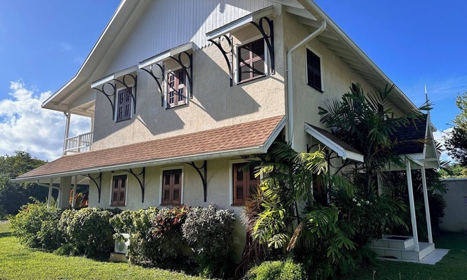 Golden Grove Villa | Serenity - lake view villa in Samaan Grove