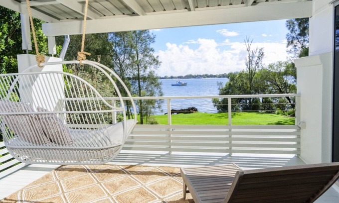 Sandstone Point House | Serenity on Spinnaker