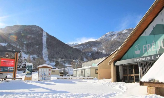 La Salle-les-Alpes Apartment | SERRE CHEVALIER: At the foot of the slopes and at the start of hiking trails