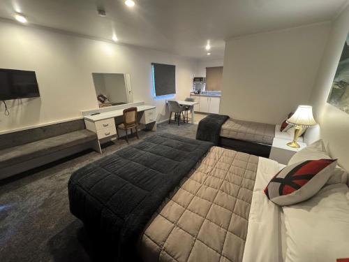 Petone Hotel | Settlers Motor Lodge