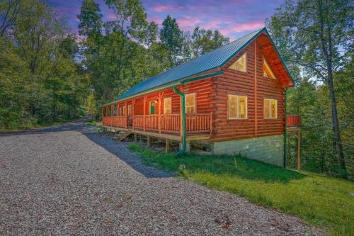 Nelsonville House | Seven Pines Cabin - Secluded in Hocking Hills