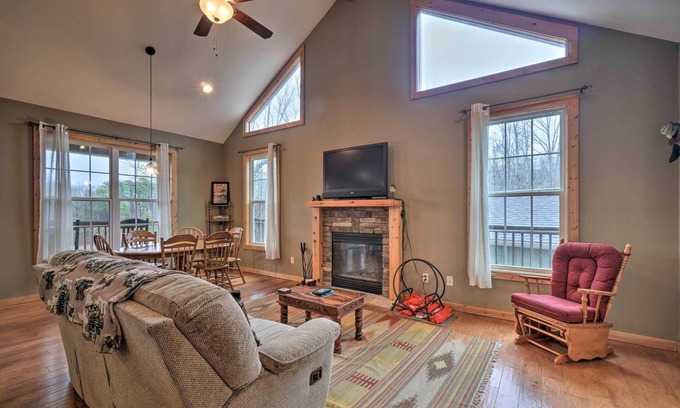 Sevierville Cabin | Sevierville Cabin w/Lake Views & Wraparound Porch