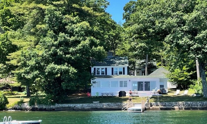 Wolfeboro House | Sewall Road Compound - Sleeps 14 #538