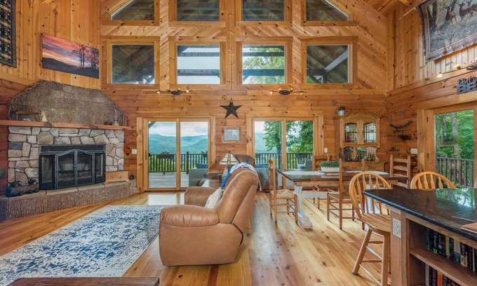 Fletcher Cabin | Shadow Ridge Retreat | Pet Friendly + Stunning Mountain Views
