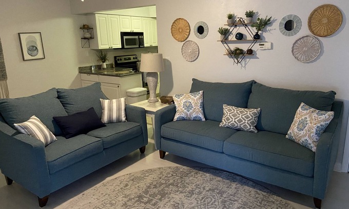 Northeast Virginia Beach Condo | Shadowlawn Villas, Suite II