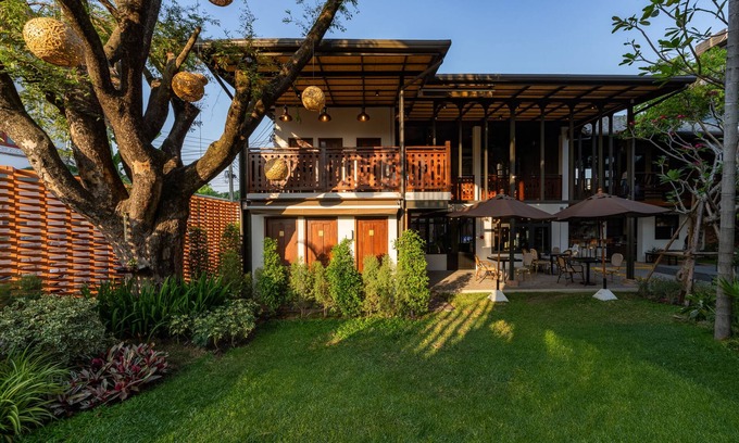 Old City Hotel | Shamrock Chiangmai Hotel - Adults Only