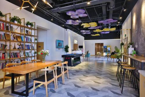 Jing'an Hotel | Shanghai Pengpai Art Youth Hotel