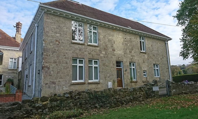 Shanklin Apartment | Shanklin Manor - park views, garden, free wifi + parking