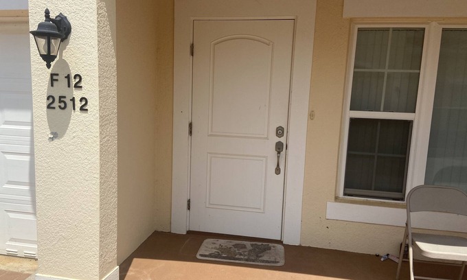 Tavares Condo | Shantiniketan F 12 /2512 /50 minutes to the Disney 2 mile to down town Tavares.