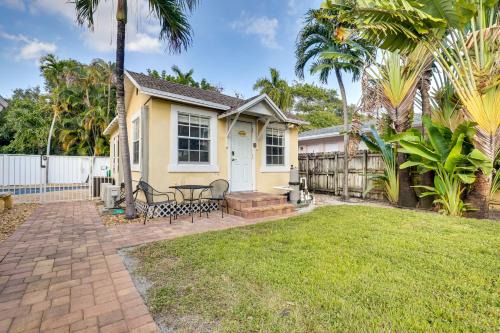 Harbordale House | Shared Pool and Backyard Small and Cozy Guest House