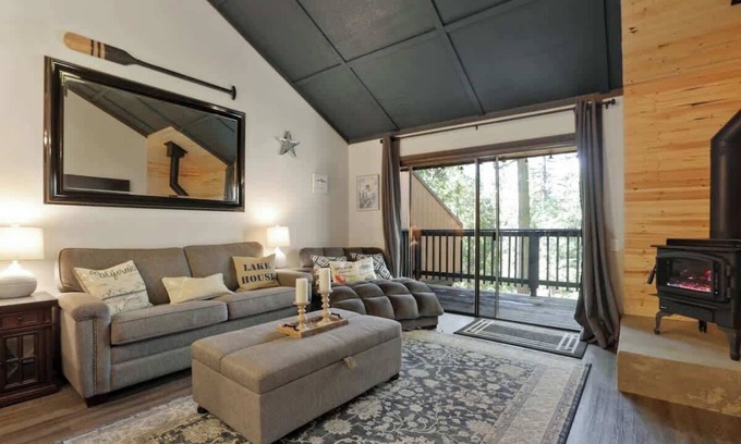 Shaver Lake Condo | Shaver Escape! Mountain Loft Condo