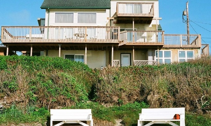 Lincoln Beach House | Shearwater Beach Front Vacation Rental 3000 sqft