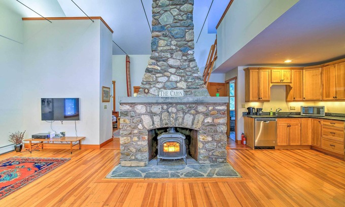 Shelburne Cabin | Shelburne Studio Cabin w/Spring-Fed Pool!