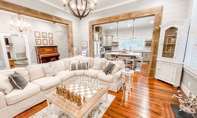 Columbiana House | Shelby County! Stay with us for Weddings, Wineries, Art Council,Personal Chef!