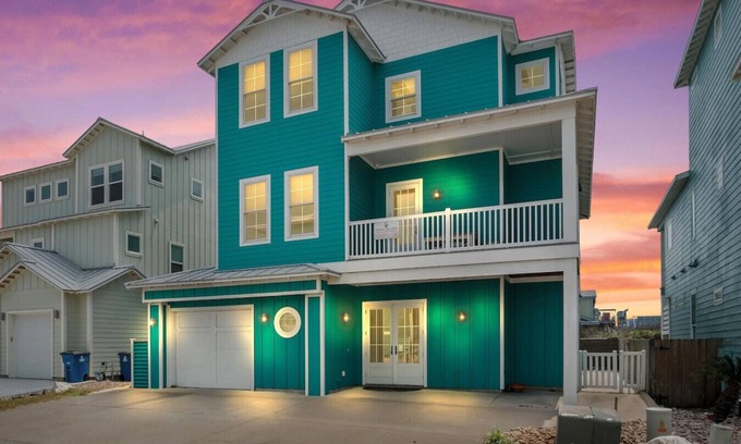 Sand Point House | Shell Yeah Beach House