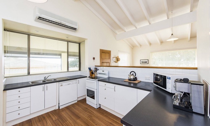 Ledge Point House | Sheoak on Wedge - Well Appointed Property Close To Beach