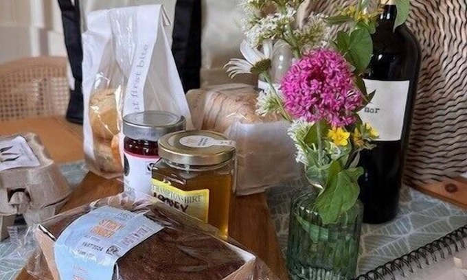 Brackley Cabin | ShepherdsHut-Cotswolds-PetFriendly-WoodBurner