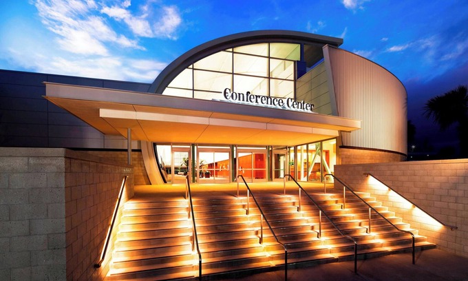 Bonita Hotel | Sheraton Fairplex Suites & Conference Center