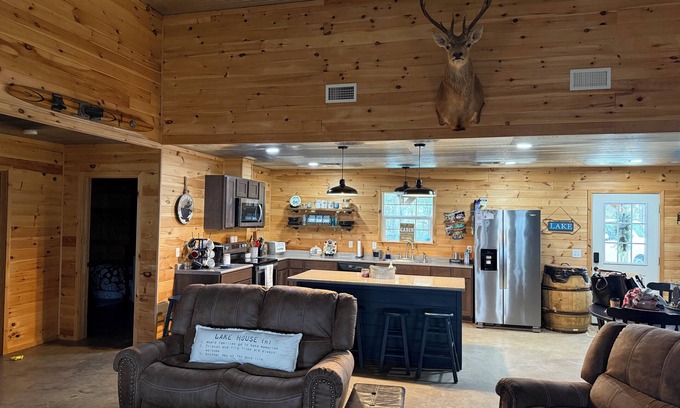 Higden Cabin | Shiloh Place- cozy 3 bedroom cabin.