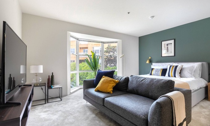 South Beach Apartment | Shimmering South Beach Studio w/3 Pools, 2mins to Muni by Blueground