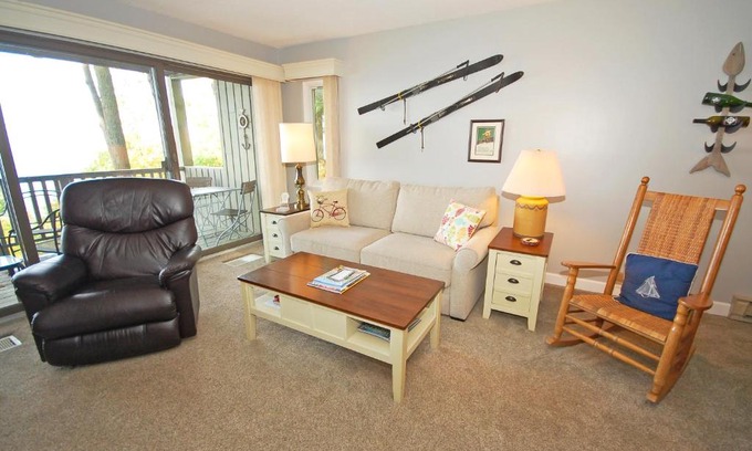 Maple City Apartment | Ship Watch 1 2