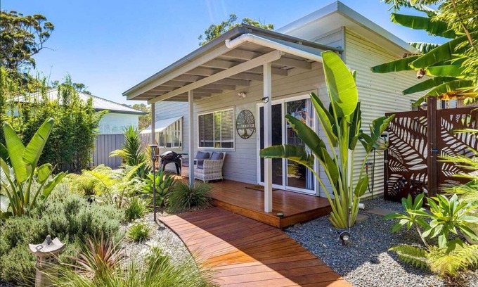 Shoal Bay Cottage | Shoaly House Cottage - A charming coastal escape