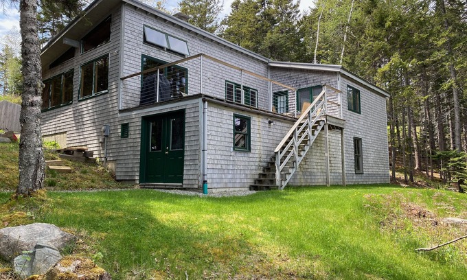 Bernard Cottage | Shorefront Cottage on Bass Harbor with Mountain Views