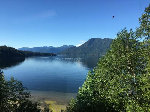 West Porpoise Bay House | Shoreside Private room