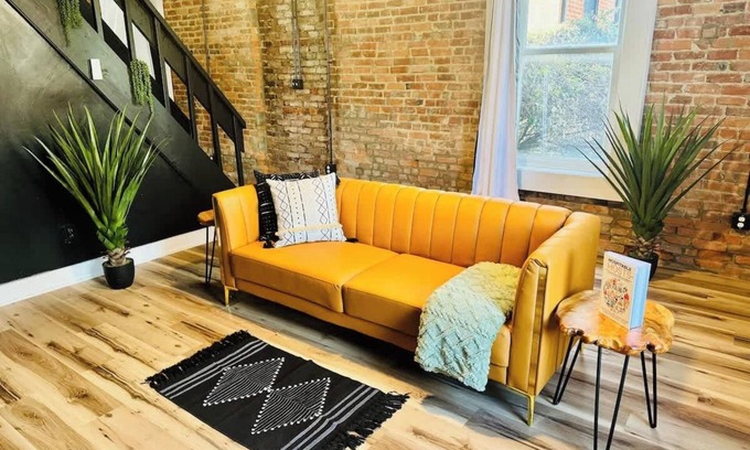 Italian Village House | Short North/Downtown | Steps to High St | Walk to Convention Ctr | 5.8K+ Reviews