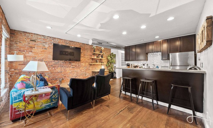 Short North Condo | Short North Lounge - Stay for 2
