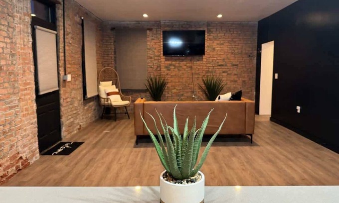 Italian Village House | Short North - Parking Free - King Bed - Convention