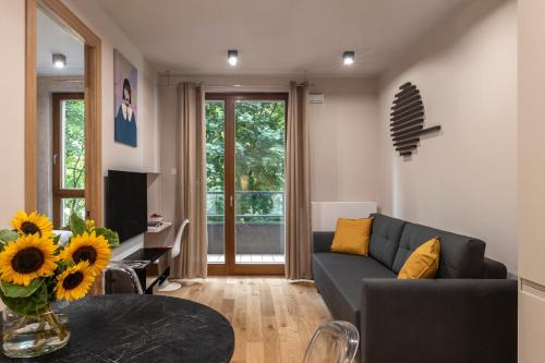 Muranow Apartment | ShortStayPoland Solidarności