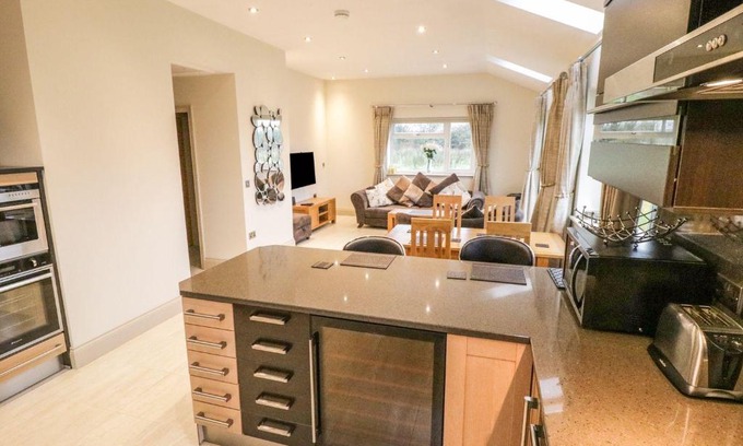Blackburn House | Shreyas Cottage